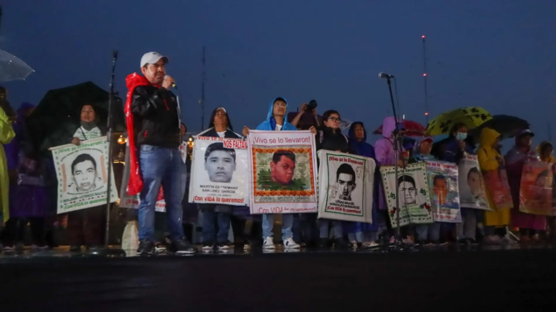 Mitin de los padres de los 43 de Ayotzinapa en el Zócalo